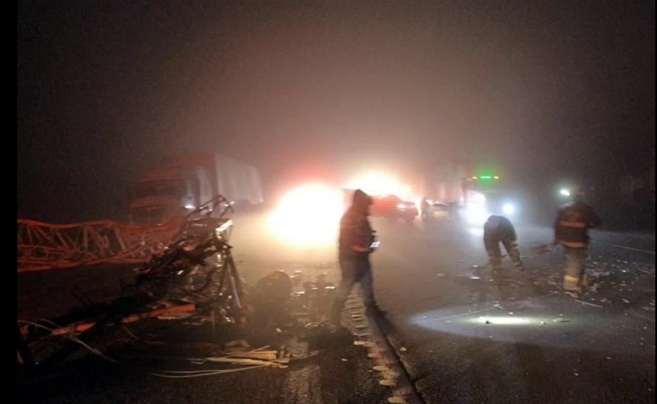 Cae torre de alta tensión en carretera a Saltillo