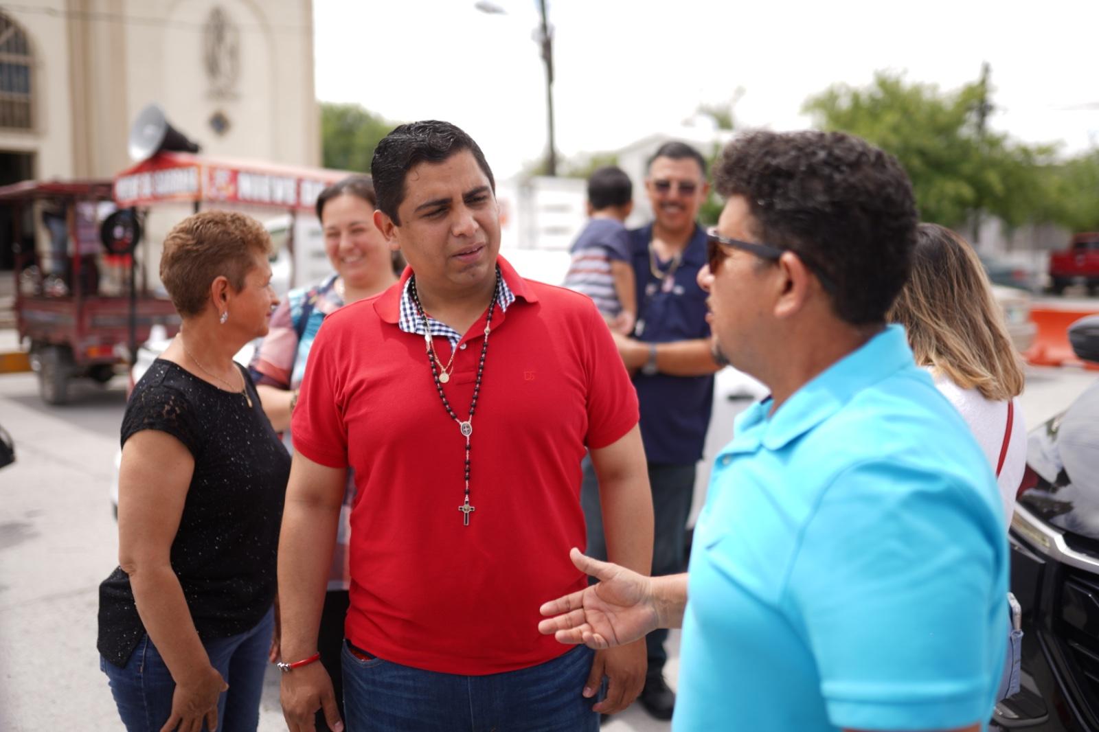 Pide bendición Javier Castillo Como arranque