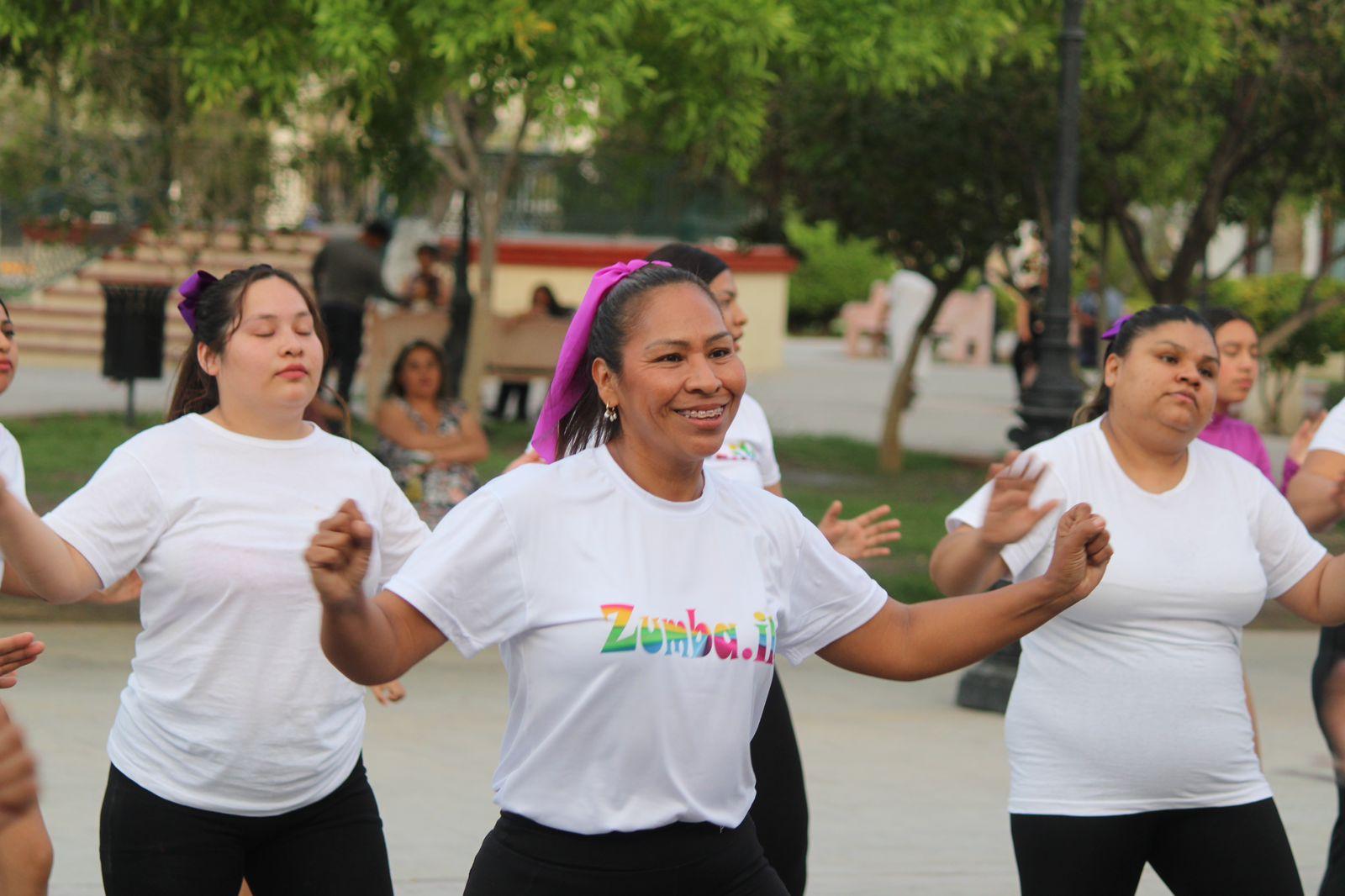 Conmemora 4C el 8M con clase de Zumba