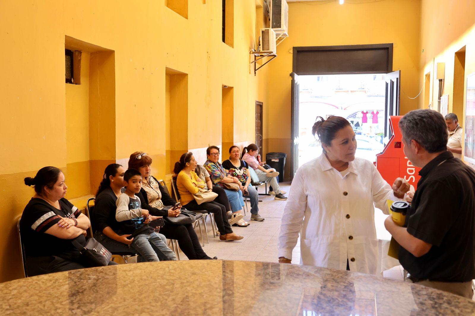 Asesoran a afectados por tormenta de granizo