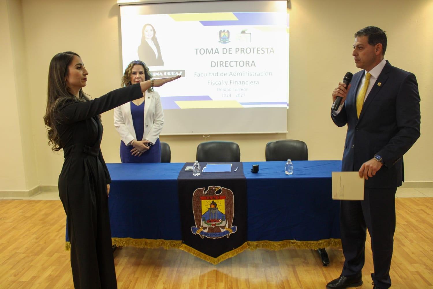 Toma protesta Rector de UAdeC a directoras