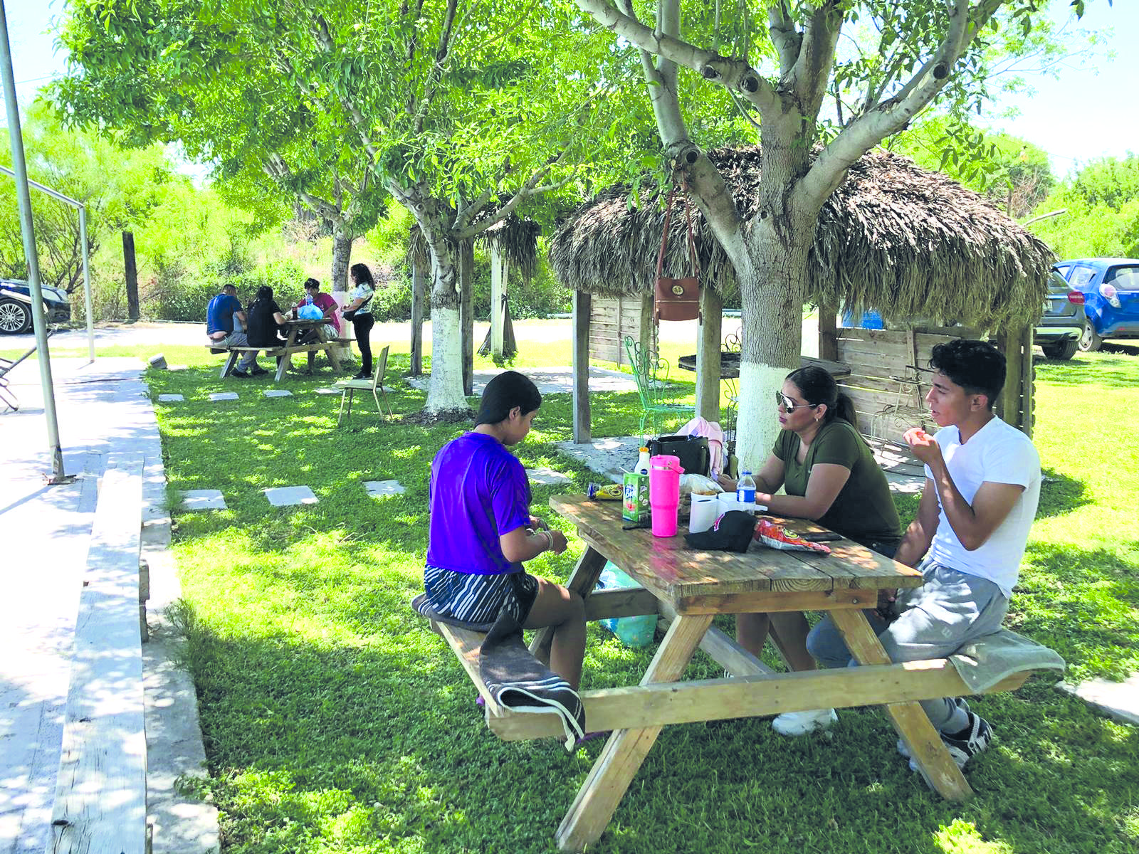 Aunque poca, registran afluencia los balnearios