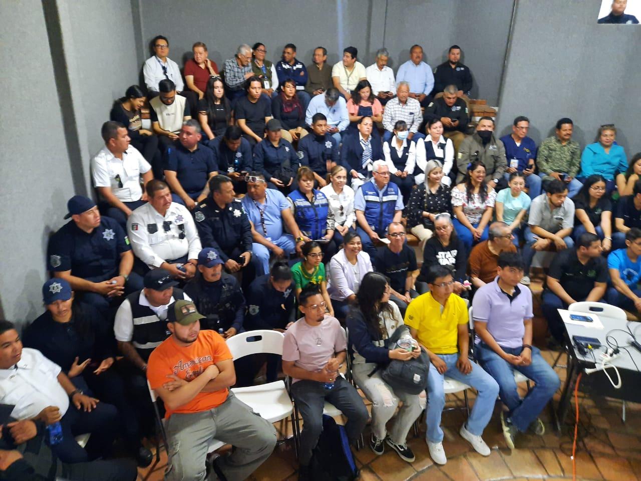 Capacitan a servidores para observar eclipse