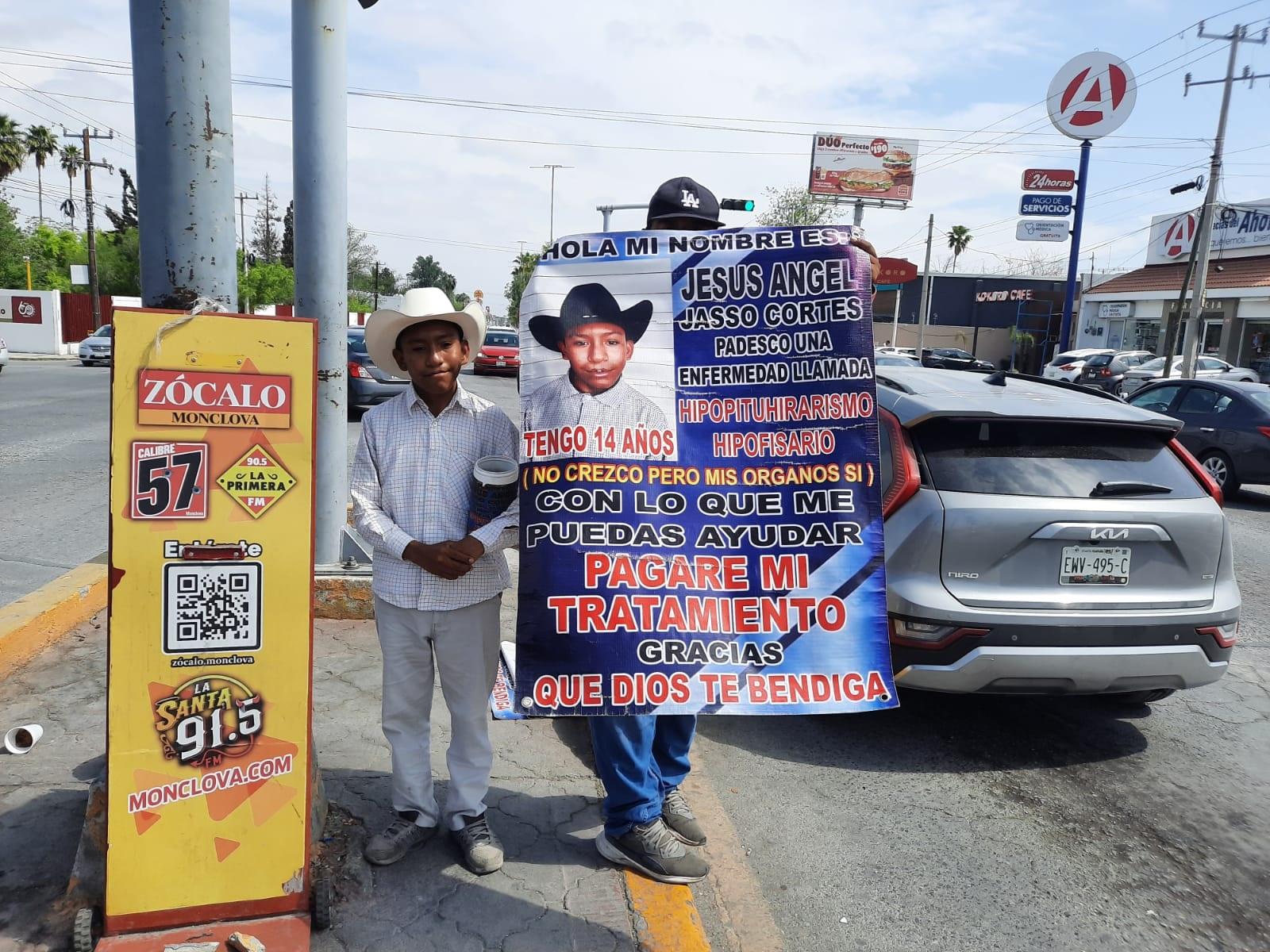 Sale a las calles para costear tratamiento