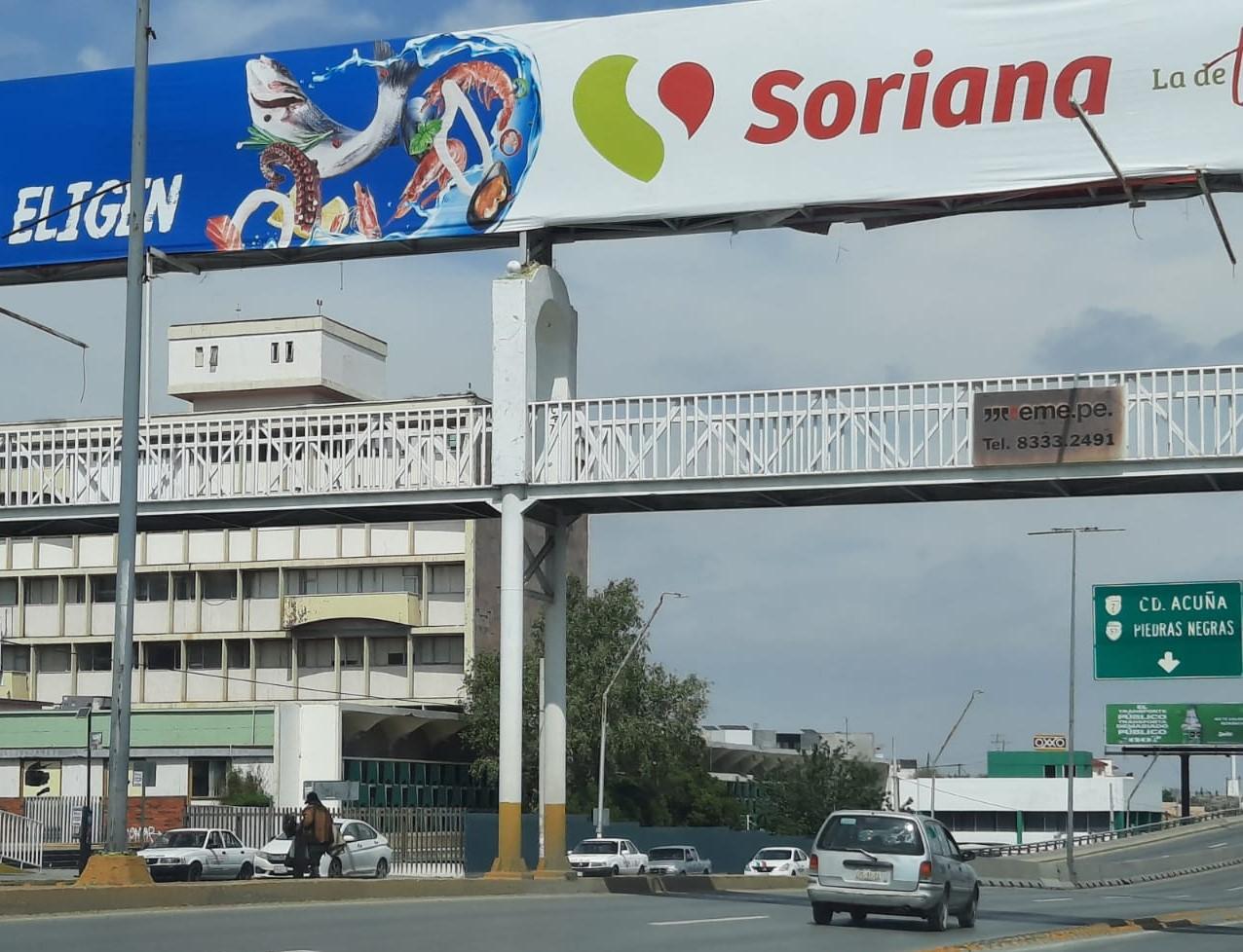 Arriesga indigente su vida en el Pape