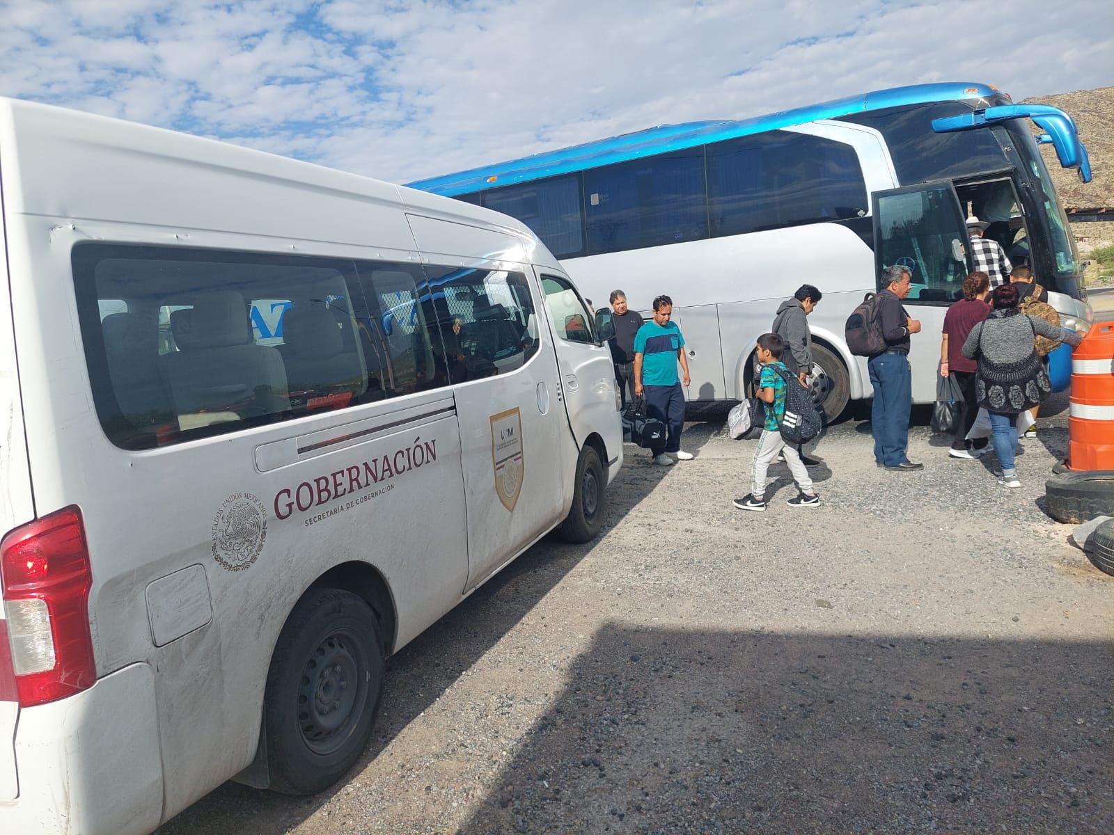 Rescatan en Escobedo a más de 50 migrantes
