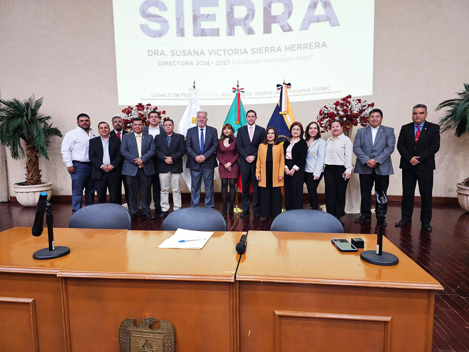 Toma Rector protesta a Directora de Psicología