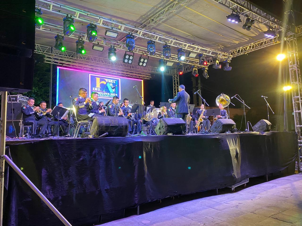 Con Banda Militar y “Monclova Show” cierra Feria del Arte