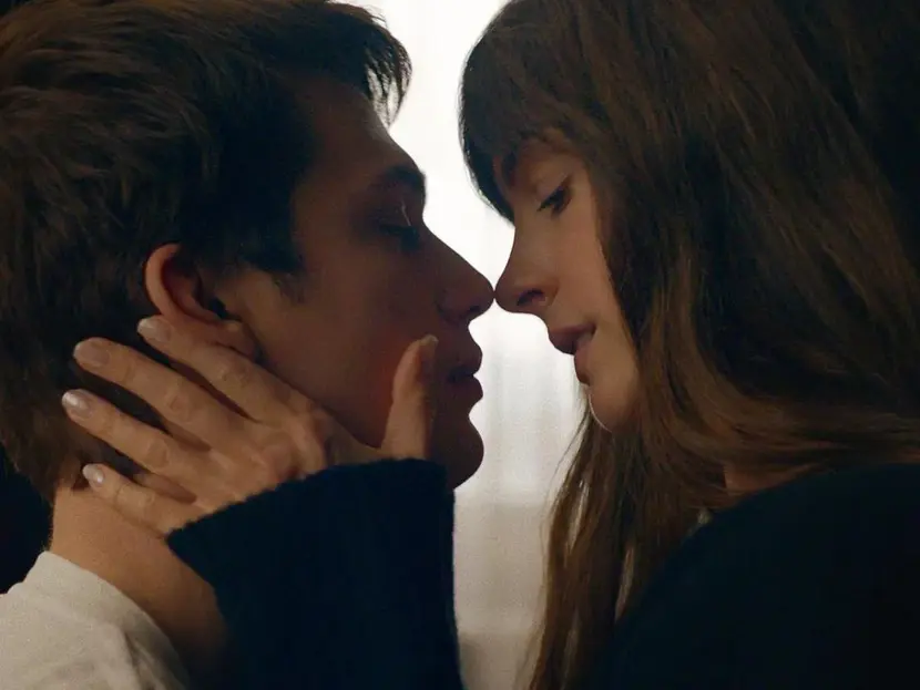 Anne Hathaway brilla en el primer avance de ‘La idea de ti’, el rumoreado fan fiction sobre Harry Styles