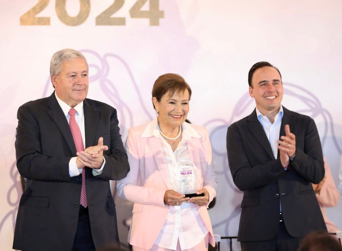 Reciben 5 saltillenses Premio Municipal a la Mujer 2024