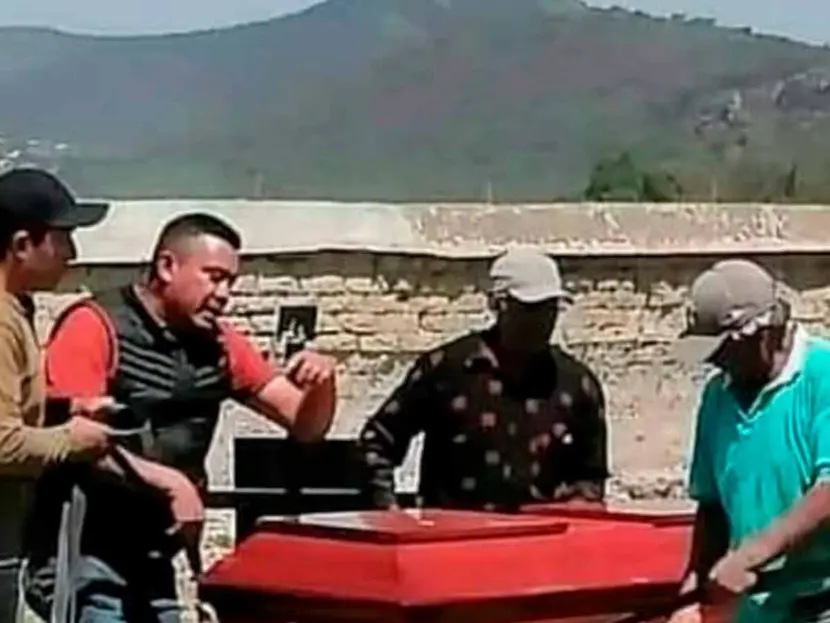 Abuelito paga su funeral con pensión del Bienestar; vecina cumplió su último deseo