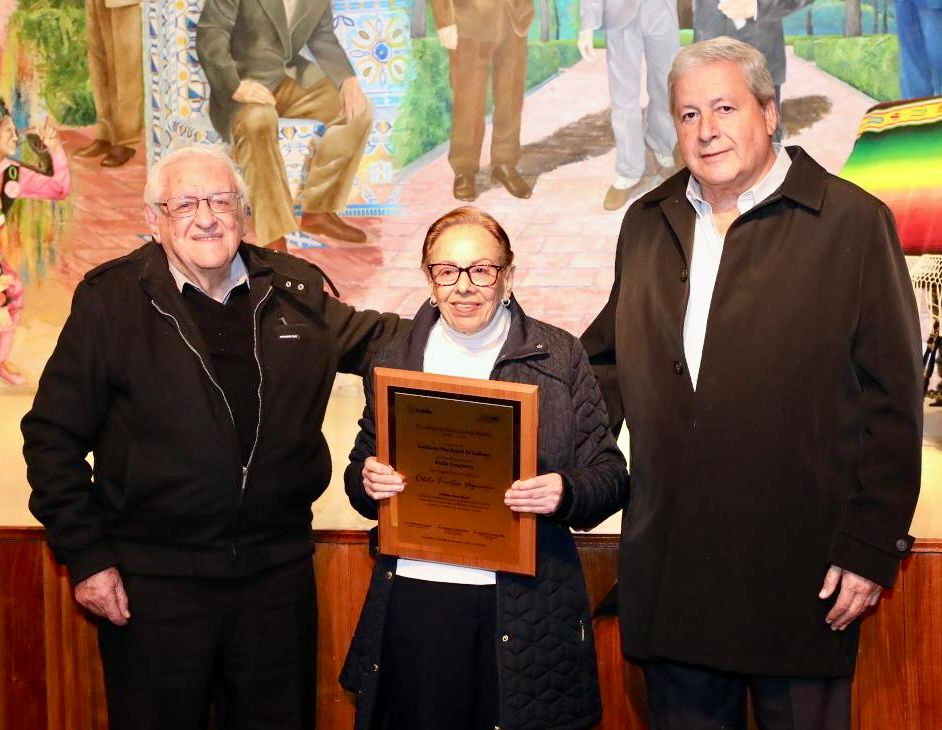 Rinde Saltillo homenaje a la maestra Odila Fuentes Aguirre