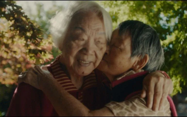 Hoy se estrena “Abuela y abuela” en Disney+