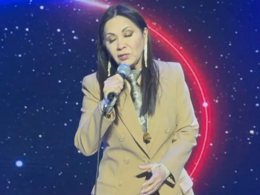 Ana Gabriel presenta problemas de salud en pleno concierto, en Puebla