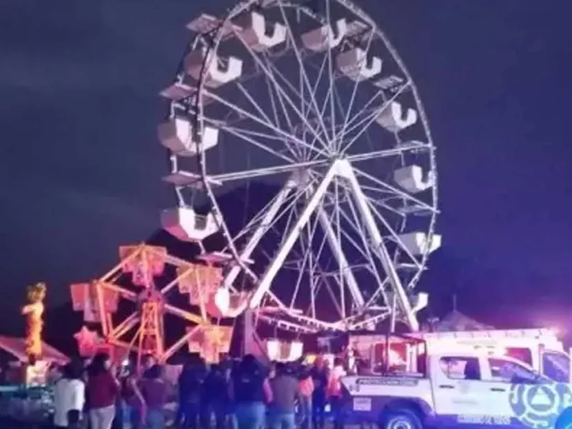 Padre e hija caen de 15 metros por falla en juego mecánico en Veracruz; se reportan graves