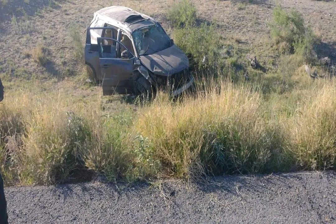 Vuelca familia en la 30 tras paseo por puente