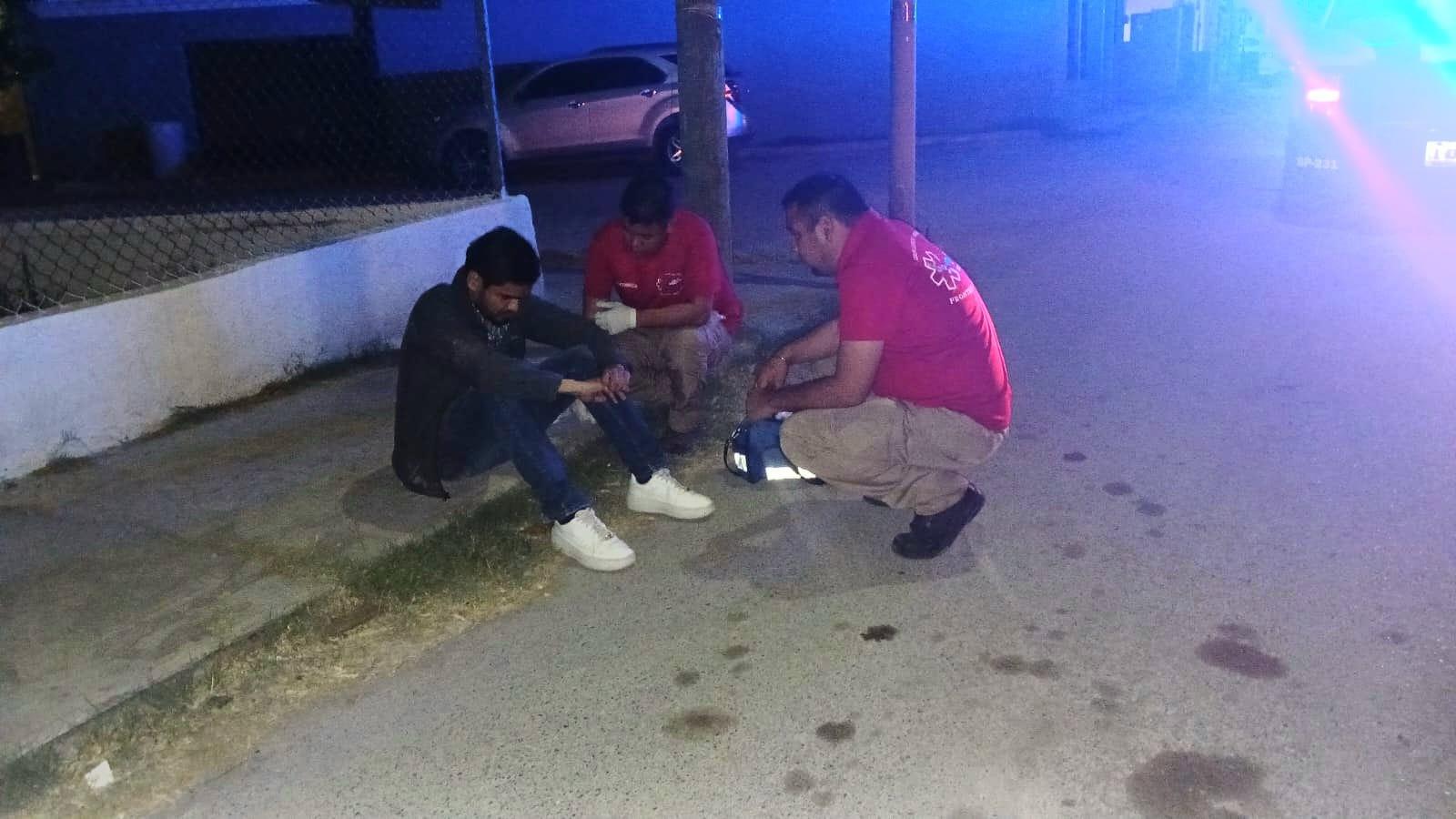 Se enfrascan a golpes después de choque
