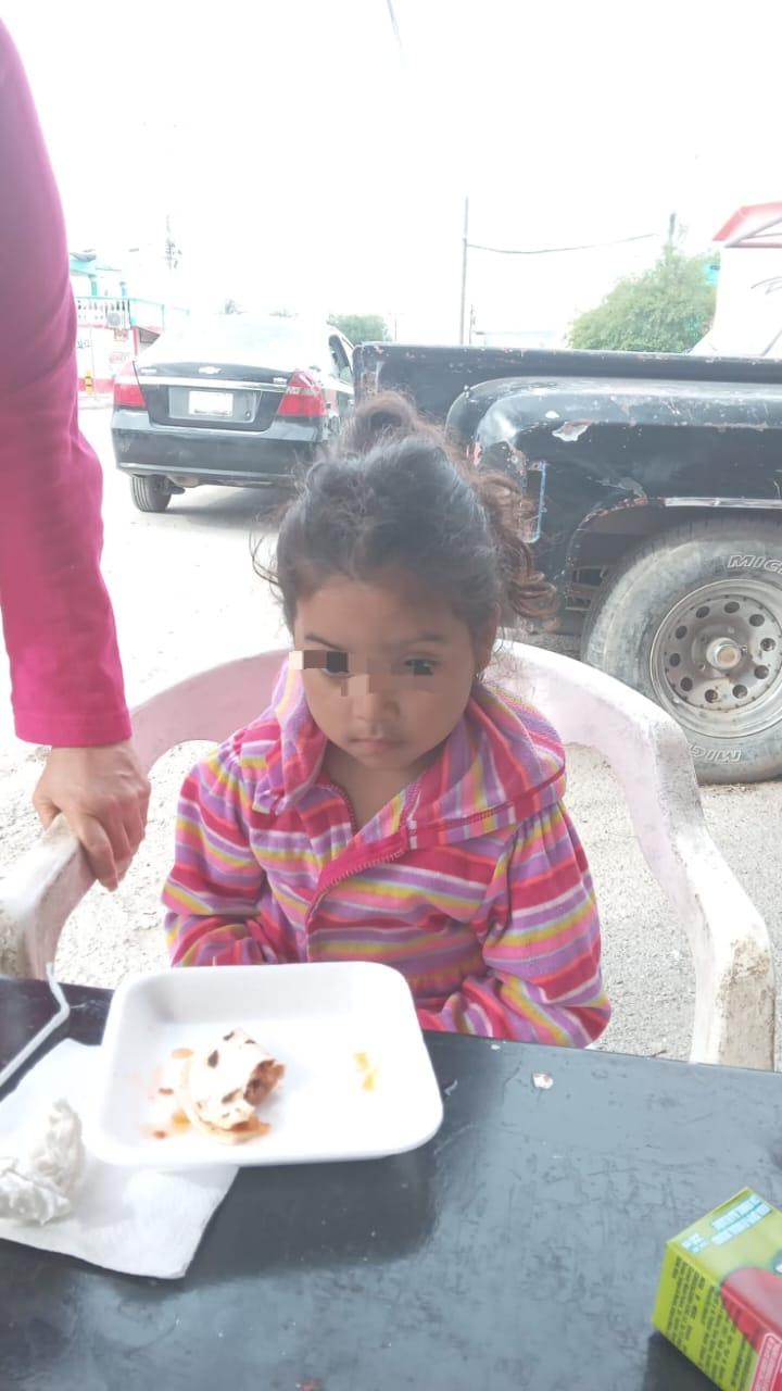 Caminaba sola en la calle niña de 3 años