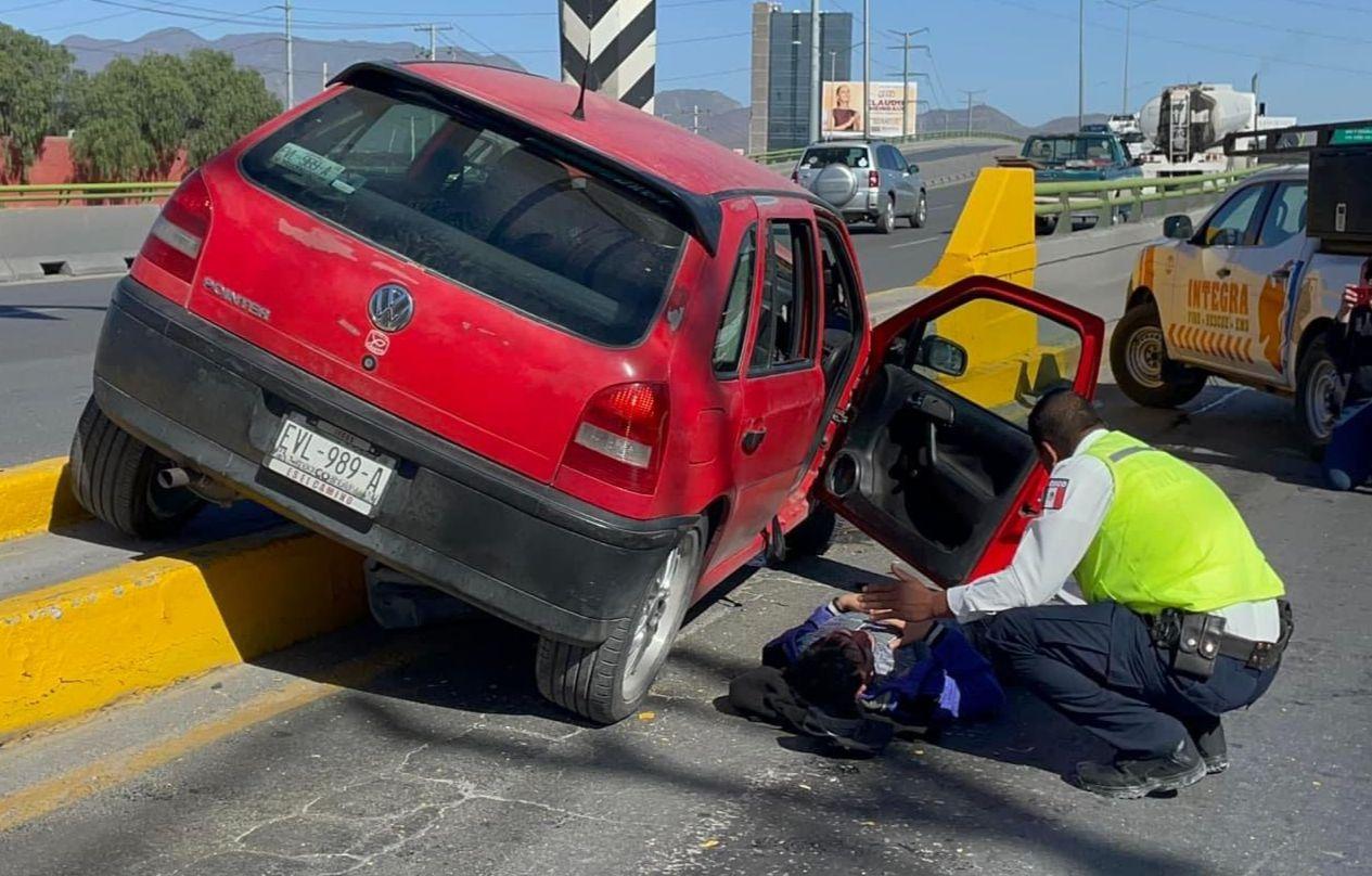 Chocan ebrios vehículo sobre el periférico LEA