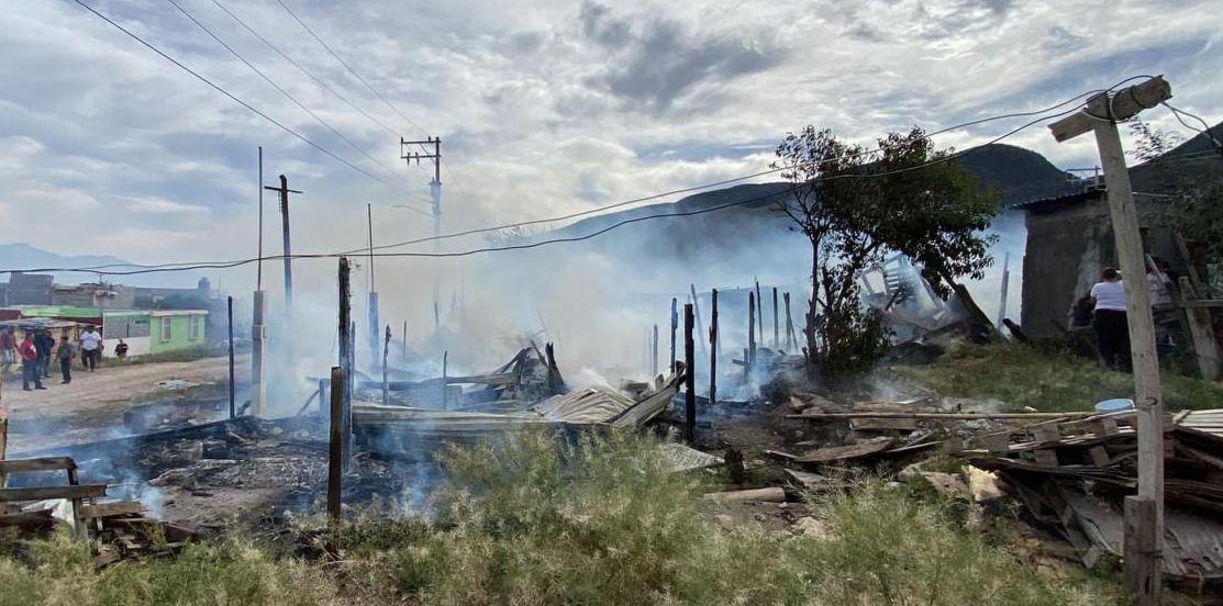 Corto circuito provoca incendio en tejabanes