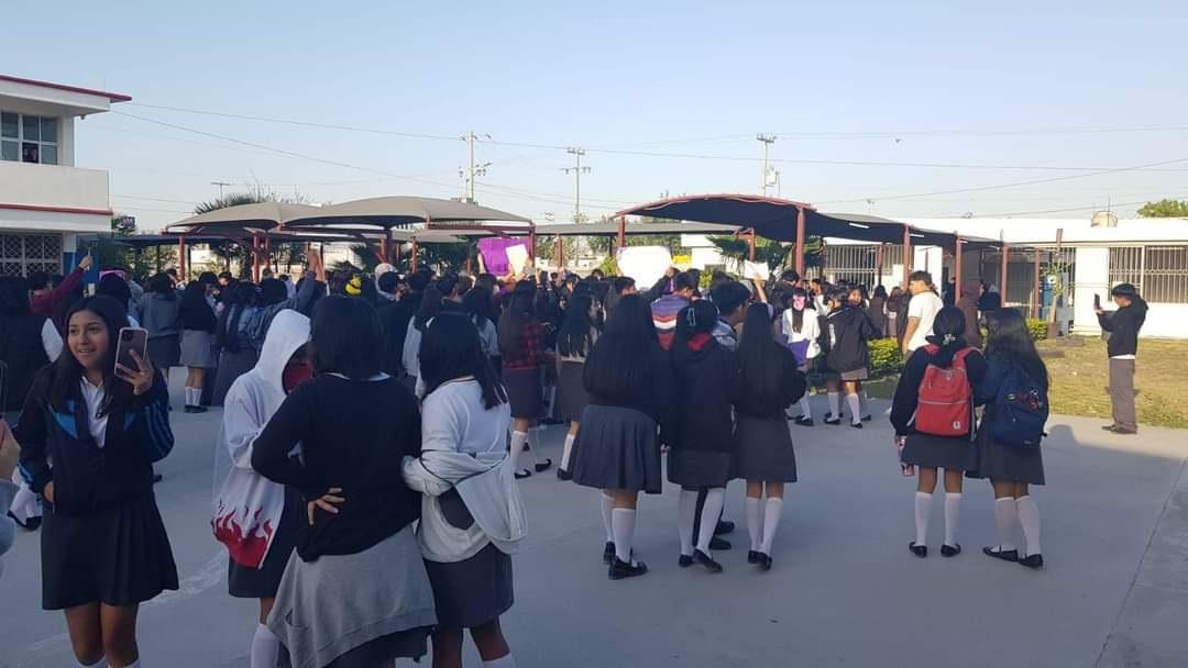 Investigan a 4 docentes por abuso a estudiantes
