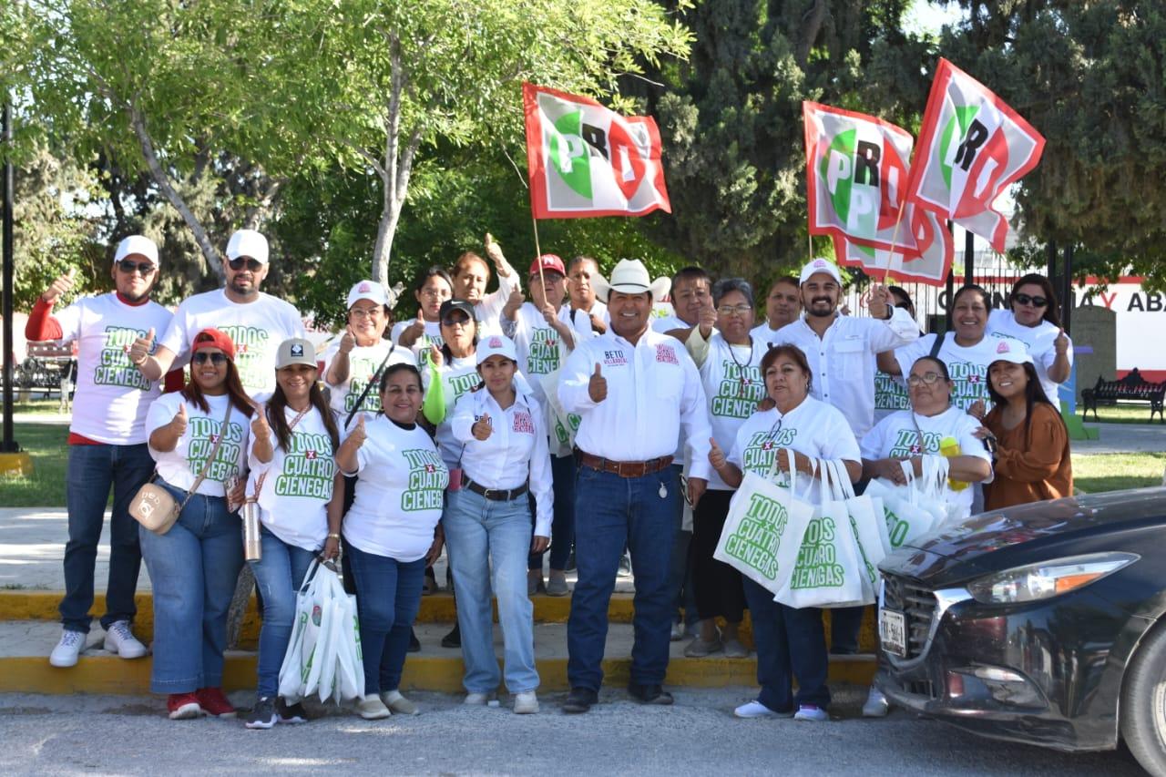 Visita Beto familias de la Benito Juárez