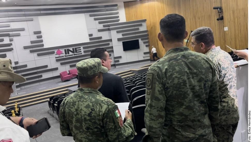 Ejército y Guardia Nacional recorren instalaciones del INE, previo al debate presidencial del domingo