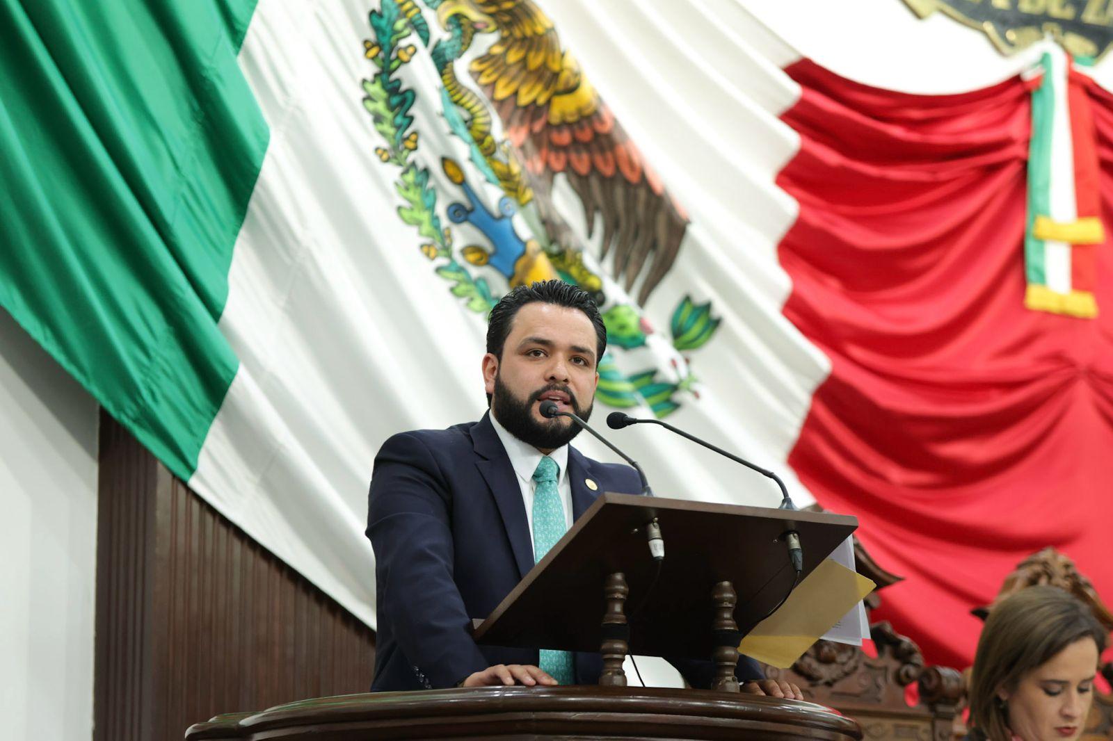 Plantean becas para familias de policías