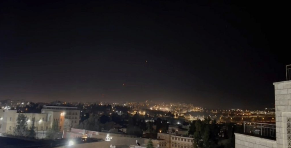 Ataque a base militar de agrupación proiraní en Irak deja dos muertos y tres heridos tras incursión de aviones desconocidos