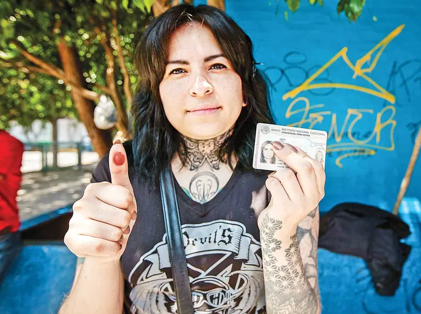 Campañas no prenden entre los jóvenes; Facebook, donde más hablan de política