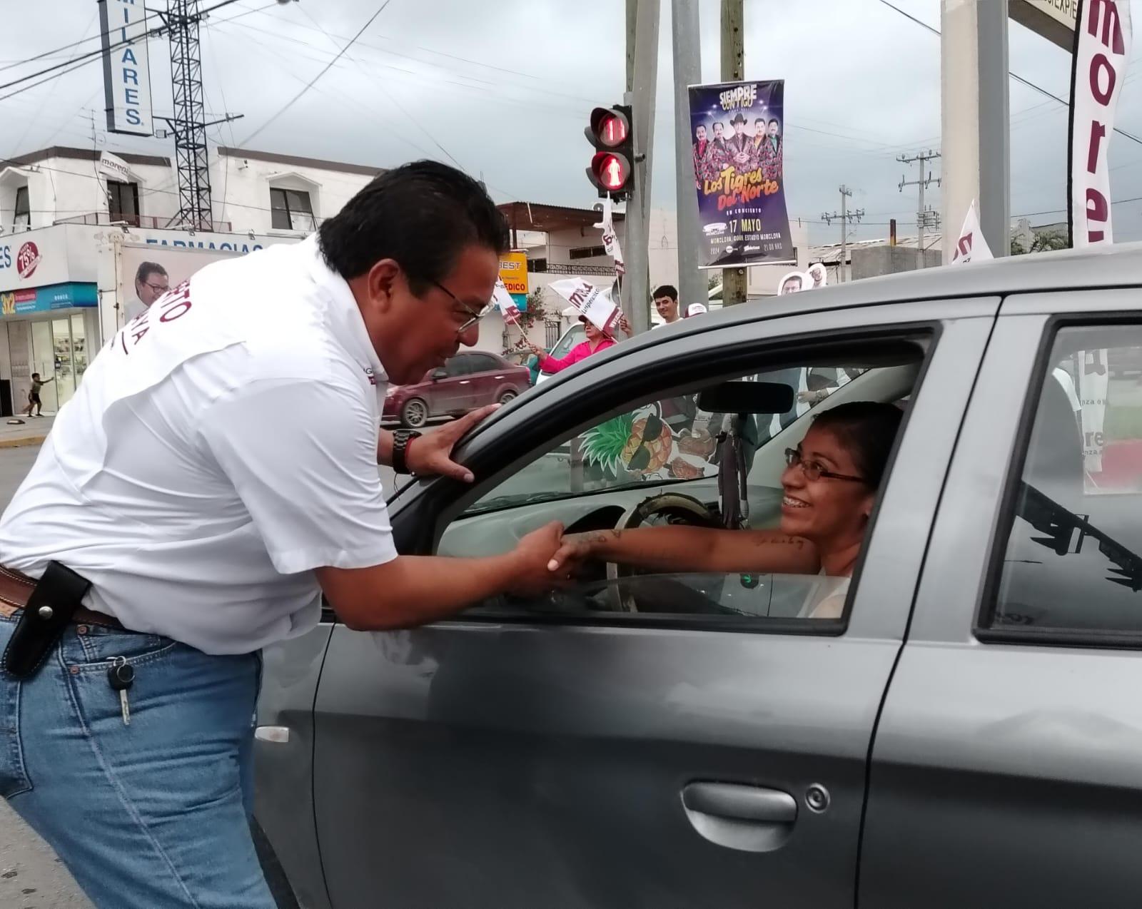 Encabeza Piña pega de calcas en Bellavista