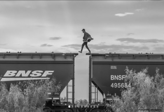 Premian a fotoperiodista por imagen de migración