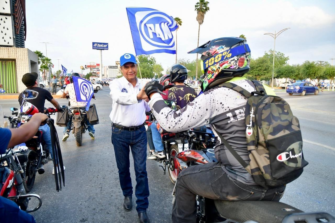 Contundente apoyo a MD en pega de calcas