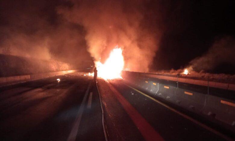 Caos en la 57 por incendio de tráiler