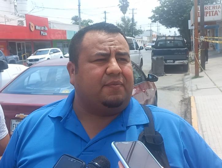 Reportan árboles, cables y espectaculares caídos
