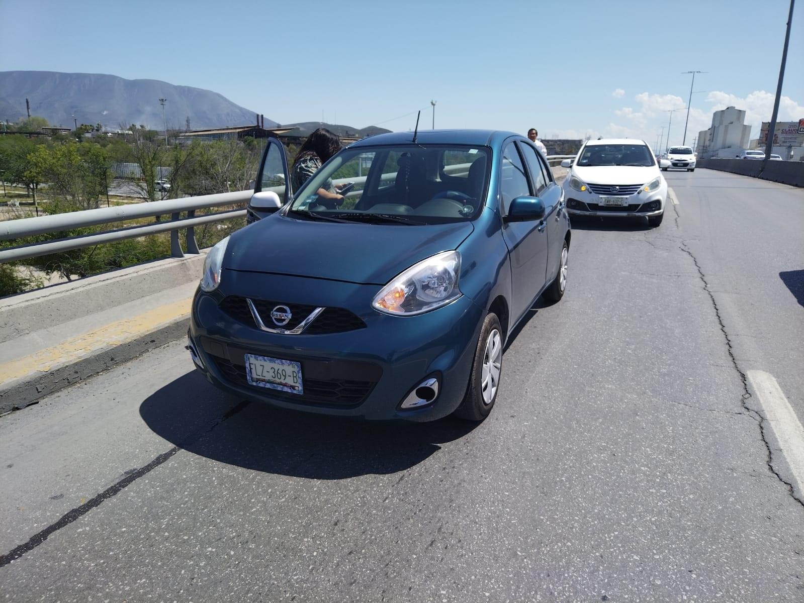 Choque por alcance causa cierre de paso a desnivel