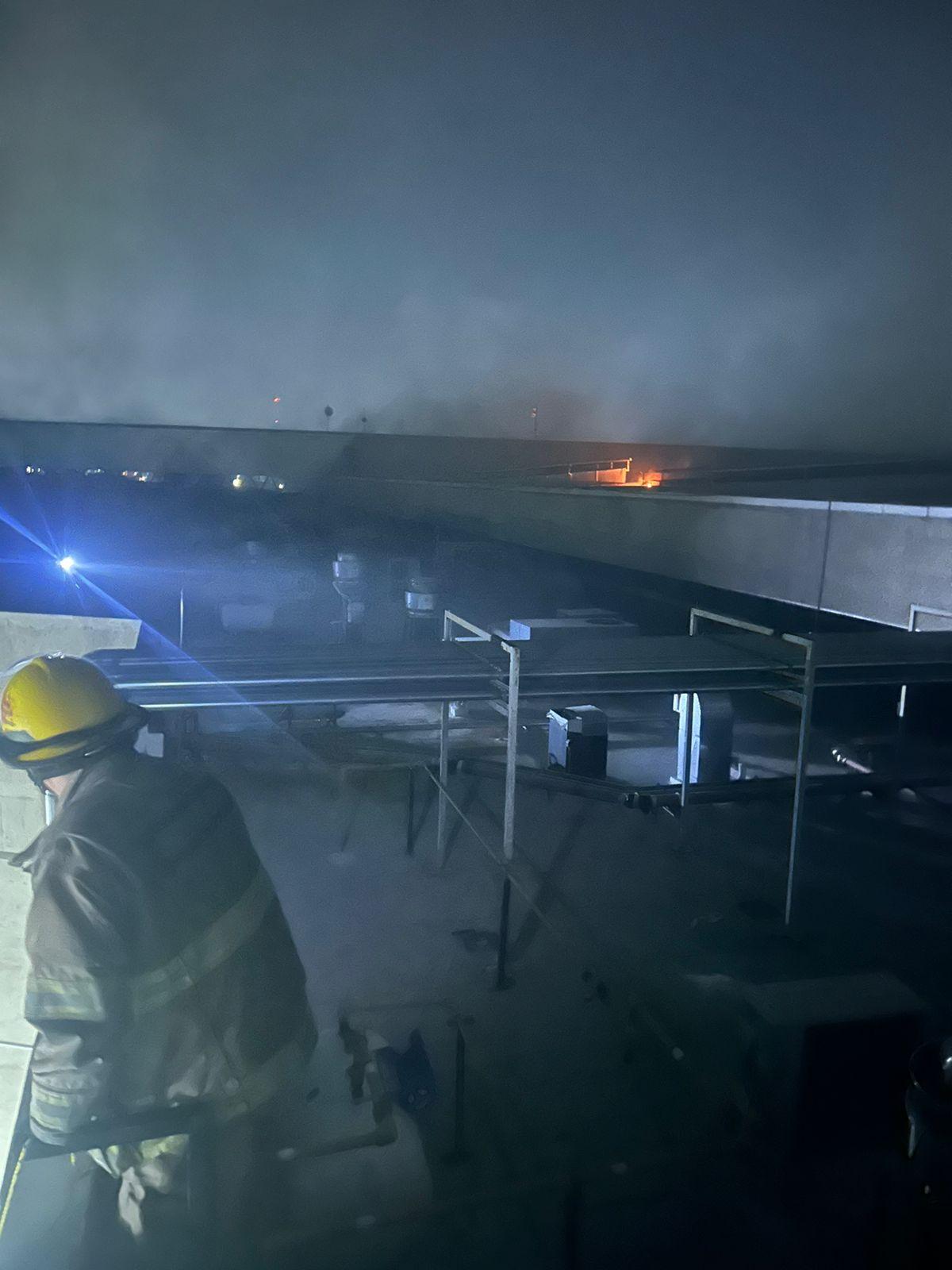 Devasta incendio el mall Monclova por cortocircuito