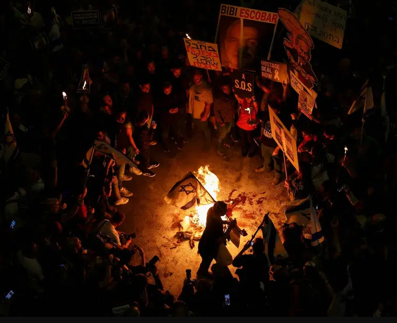 Más de 100 mil israelíes protestan contra Netanyahu; piden elecciones y liberar rehenes de Hamás