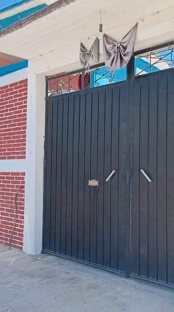 Mujer dispara contra sus dos hijas y luego intenta suicidarse con pastillas