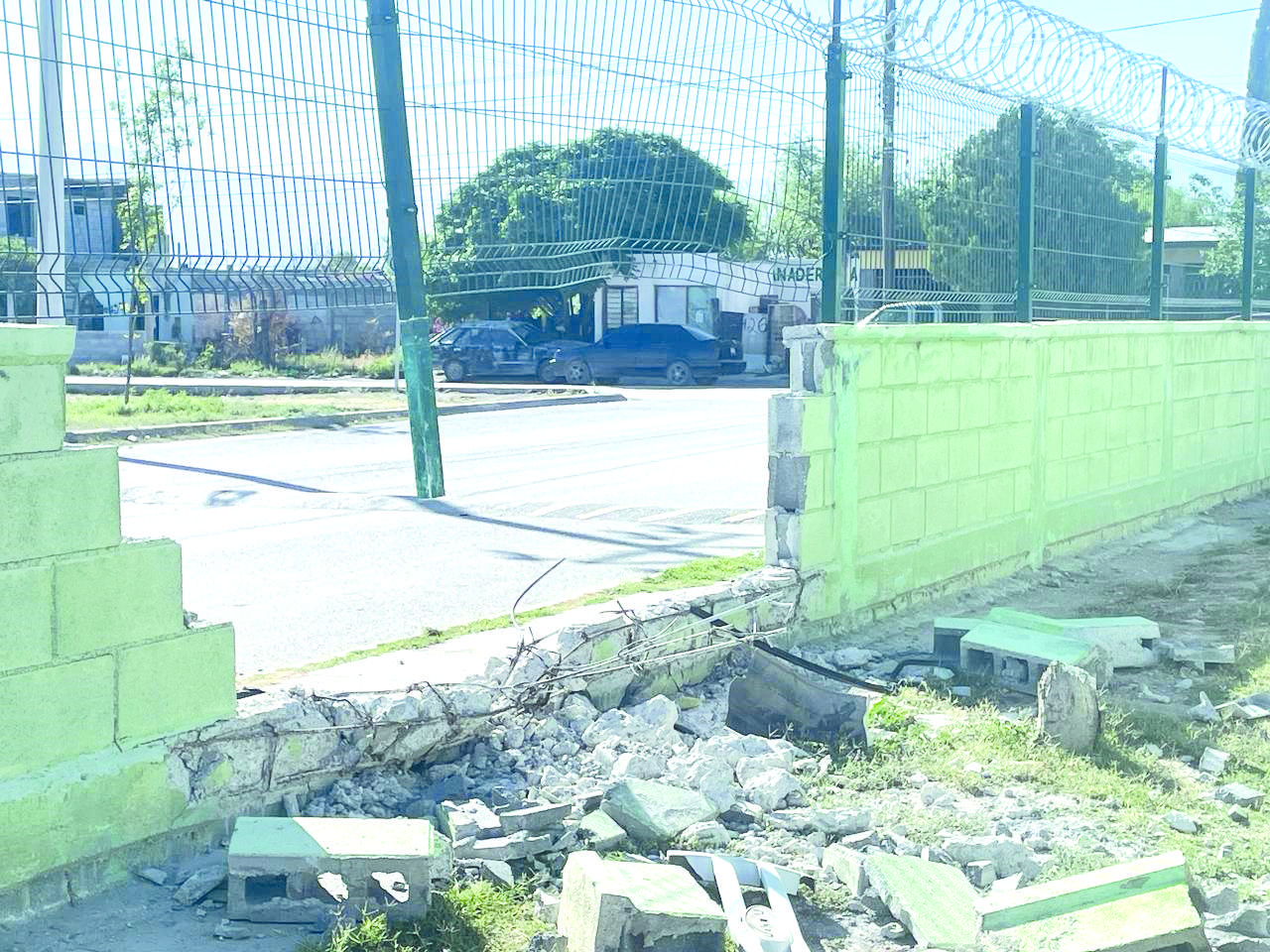 Destroza cafre barda en escuela primaria