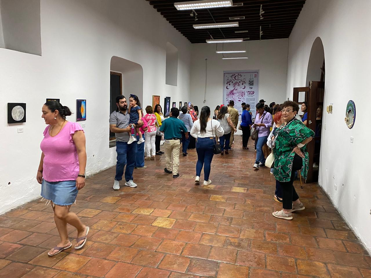 Presentan expo de arte en vidrio
