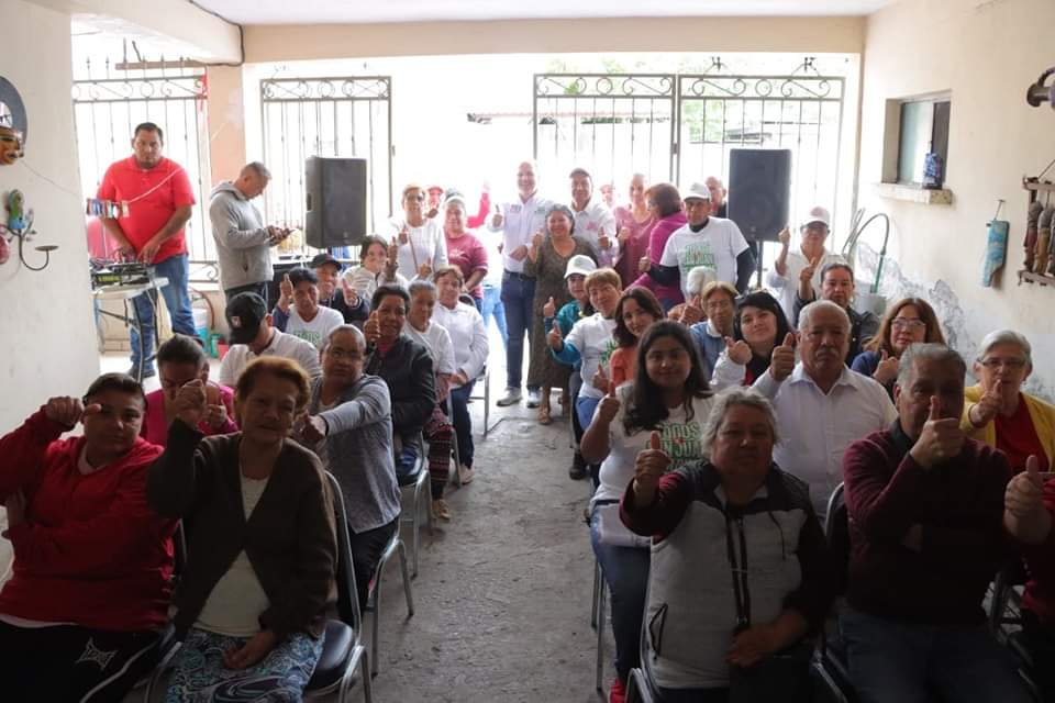 Piden a Oscar bacheo durante su recorrido