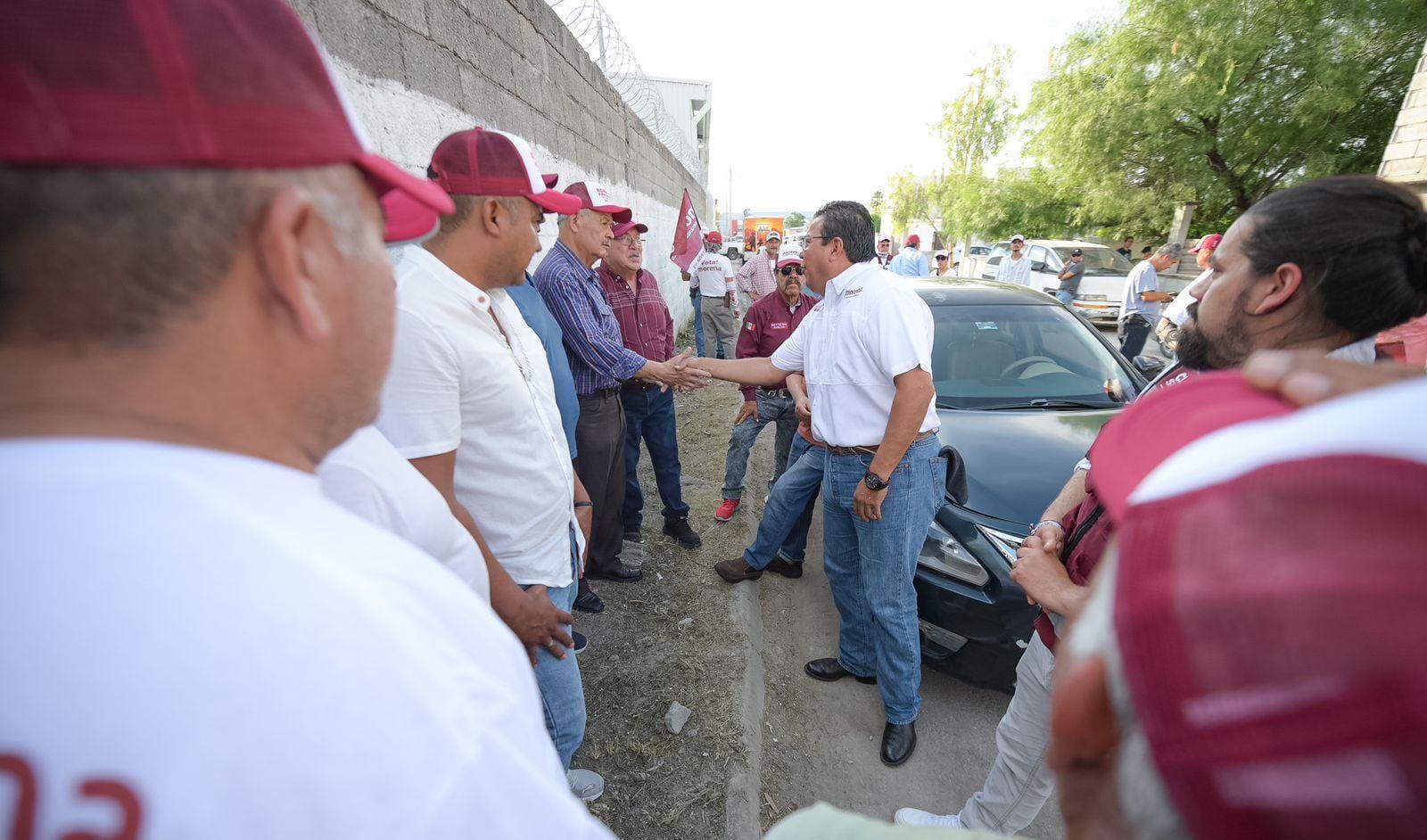 Apoyan taxistas a Roberto Piña