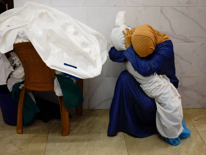 Palestina con una niña muerta en brazos: Ésta es la imagen ganadora del World Press Photo