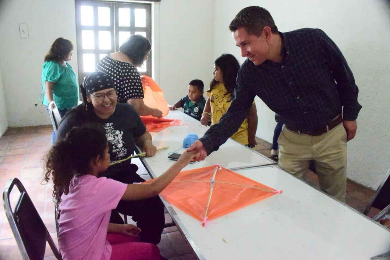 Ofrecen cursos de papalotes en SB