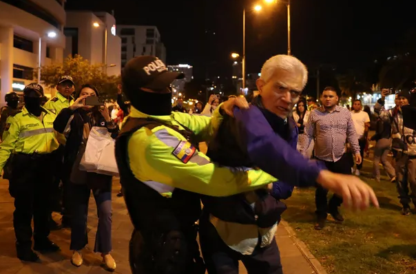 ¿Quién es Roberto Canseco, Jefe de Cancillería de México en Ecuador que enfrentó irrupción a embajada?