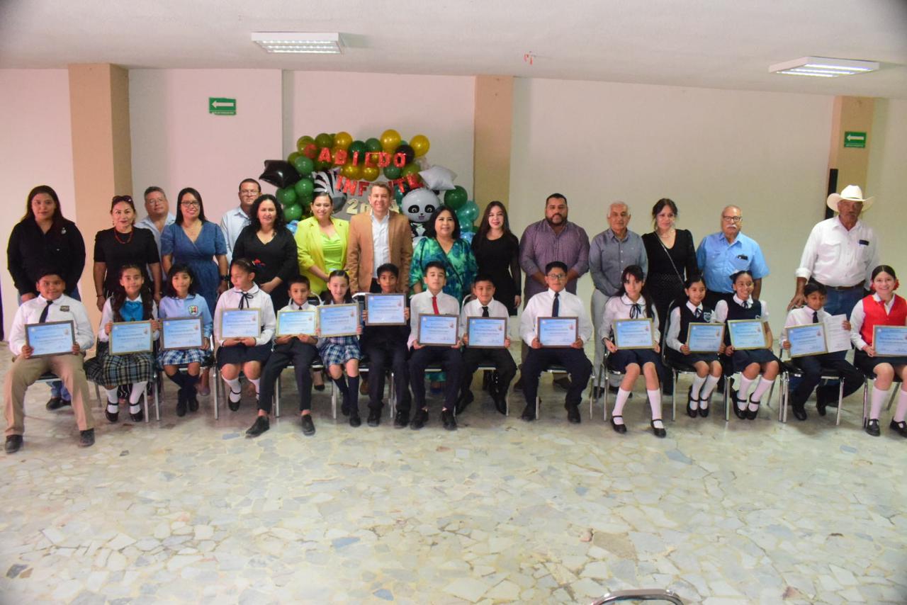 Preside René Eliam Cabildo Infantil SB
