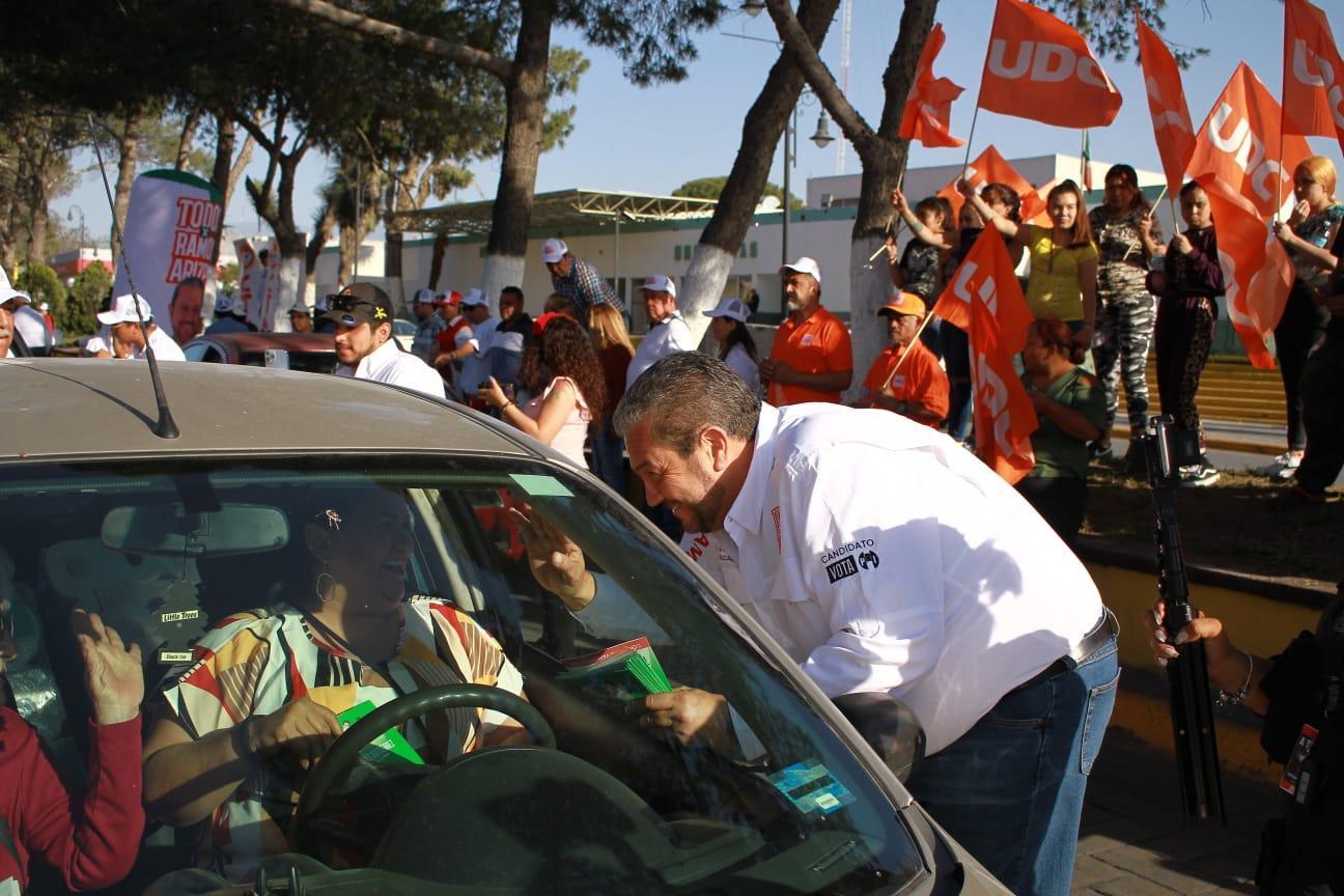 Con mega crucero pide votos Tomás