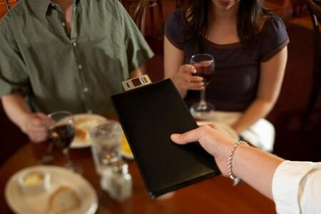 “Propina es a voluntad”, expresa restaurantero