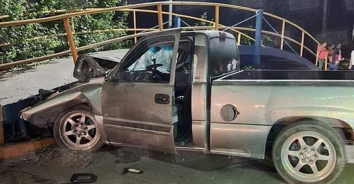 Termina en accidente parranda entre amigos